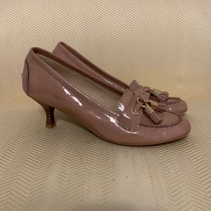 EUC Stuart Weitzman tan patent leather  kitten heel loafer style shoes